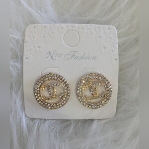 Gorgeous Fashion Gold Stud Earrings Add a touch of sparkle to your outfit 🩷